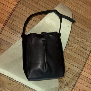 Everlane The Studio Bag Genuine Pleated Leather Shoulder Purse Bag Tote Black